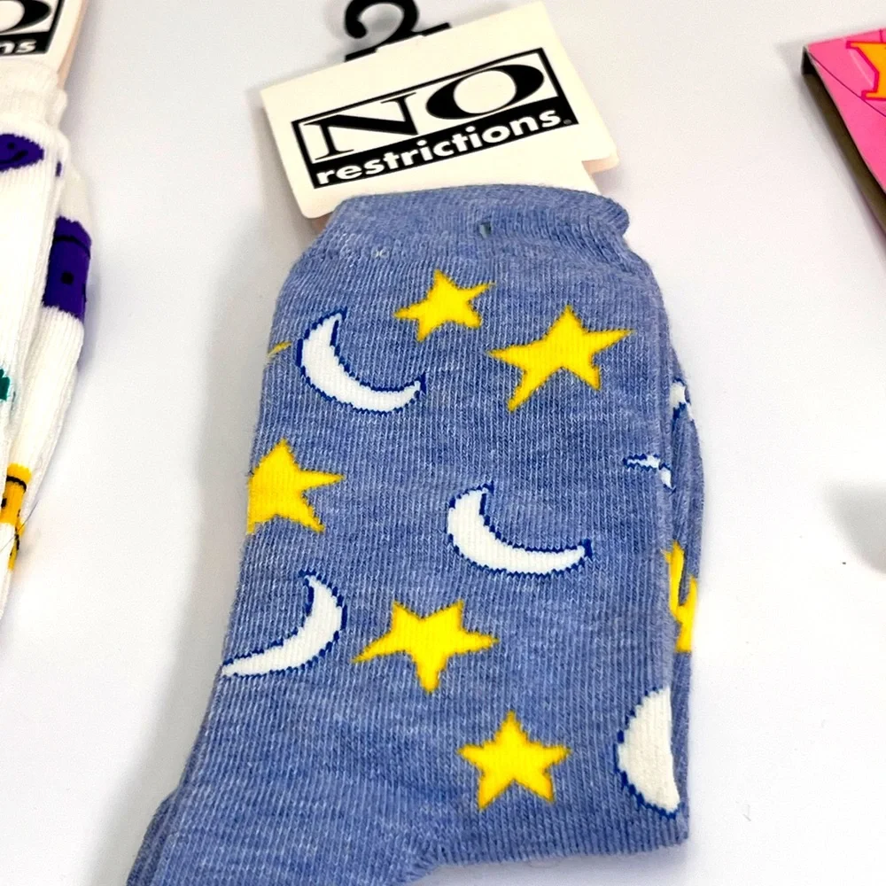 Novelty Socks for Tween Girls.  Smiley Faces, Stars and Moon & Yo Yos. Size=9/11
